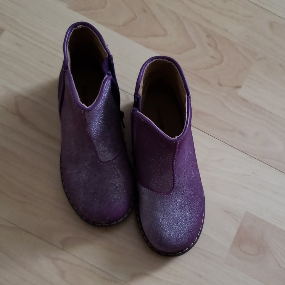 Girls purple boots